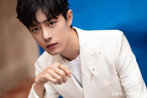 圈内爆料肖战自拍,帅气魅力引网友热议  第2张